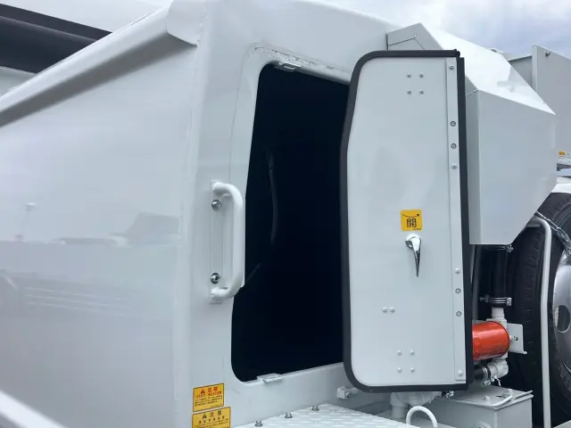 三菱 キャンター 2RG-FEAV0(2WD)の写真11