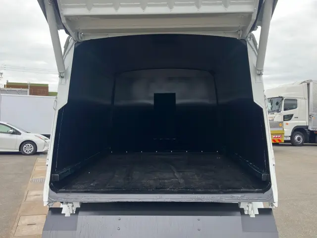 三菱 キャンター 2PG-FEB90(2WD)の写真7