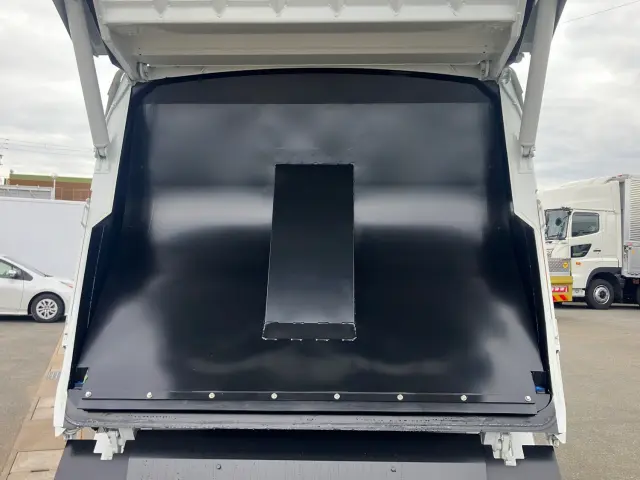 三菱 キャンター 2PG-FEB90(2WD)の写真8