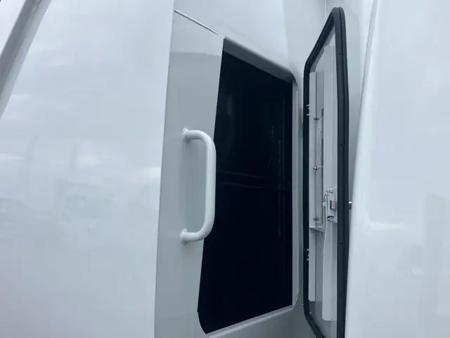 三菱 キャンター 2PG-FEB90(2WD)の写真10