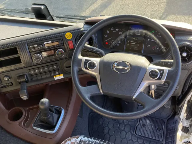 日野 プロフィア 2DG-FS1AJE(6x4)の写真17