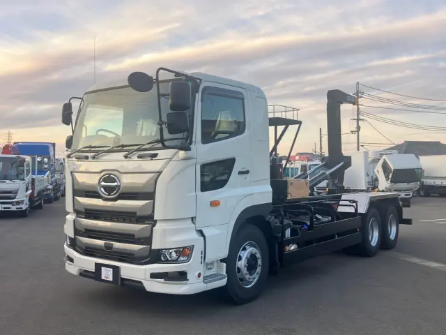 日野 プロフィア 2DG-FS1AJE(6x4)の写真1