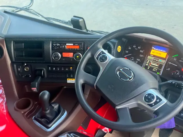 日野 プロフィア 2DG-FS1AJE(6x4)の写真17