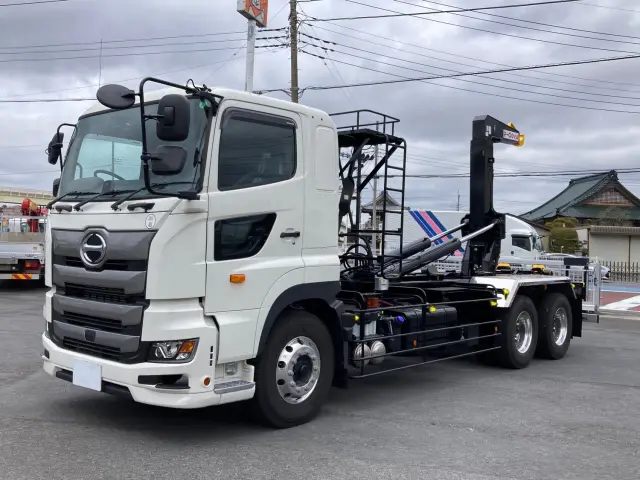 日野 プロフィア 2DG-FS1AJE(6x4)の写真1