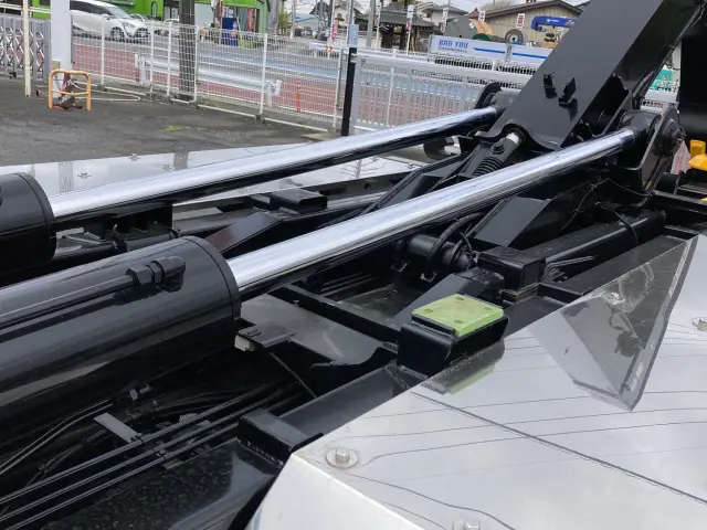 日野 プロフィア 2DG-FS1AJE(6x4)の写真9