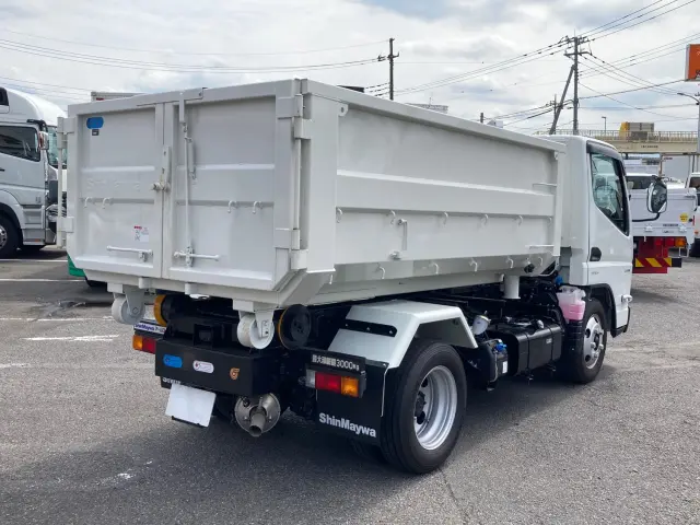 三菱 キャンター 2RG-FBAV0(2WD)の写真3