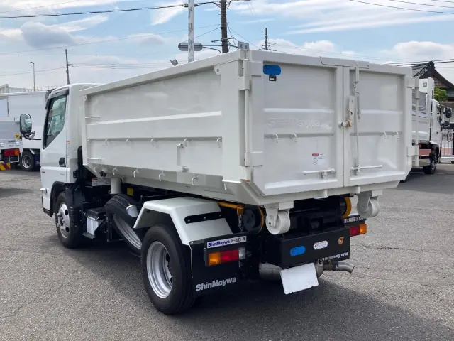 三菱 キャンター 2RG-FBAV0(2WD)の写真4