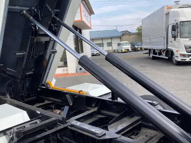 三菱 キャンター 2RG-FBAV0(2WD)の写真8