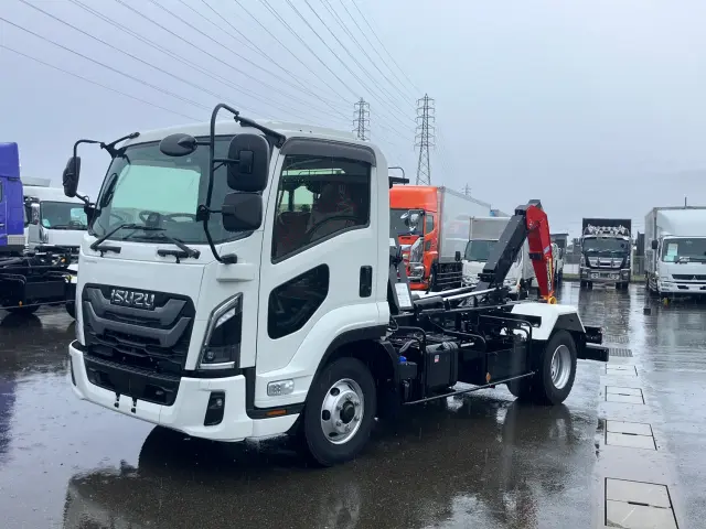いすゞ フォワード 2RG-FRR90S4(2WD)の写真1
