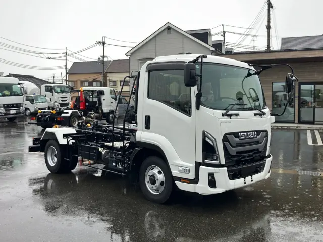 いすゞ フォワード 2RG-FRR90S4(2WD)の写真2