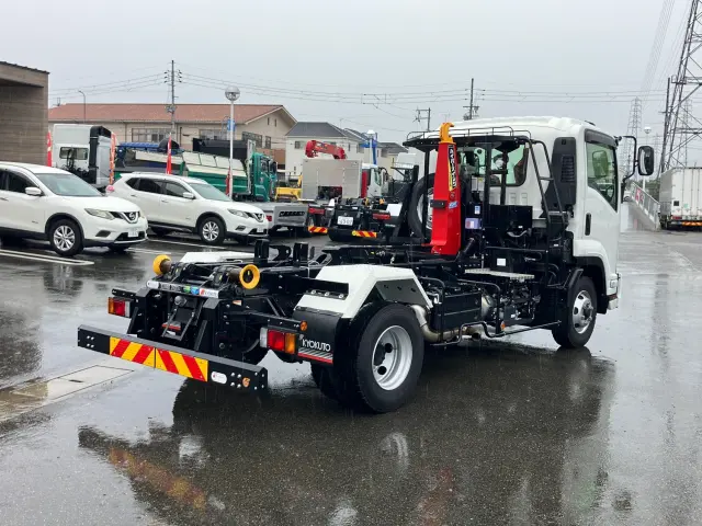 いすゞ フォワード 2RG-FRR90S4(2WD)の写真3