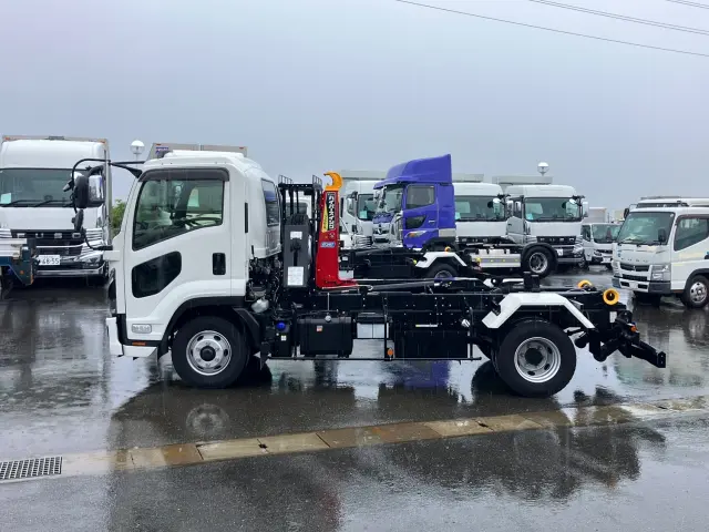 いすゞ フォワード 2RG-FRR90S4(2WD)の写真5