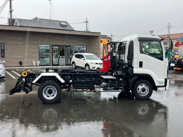 いすゞ フォワード 2RG-FRR90S4(2WD)の写真6