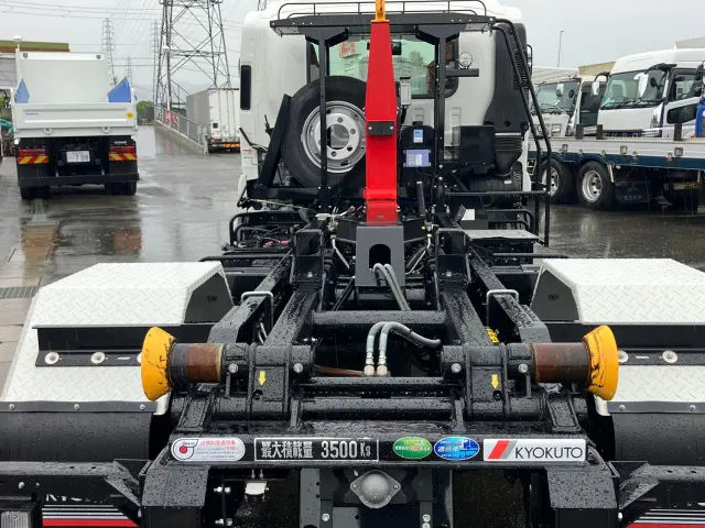 いすゞ フォワード 2RG-FRR90S4(2WD)の写真8