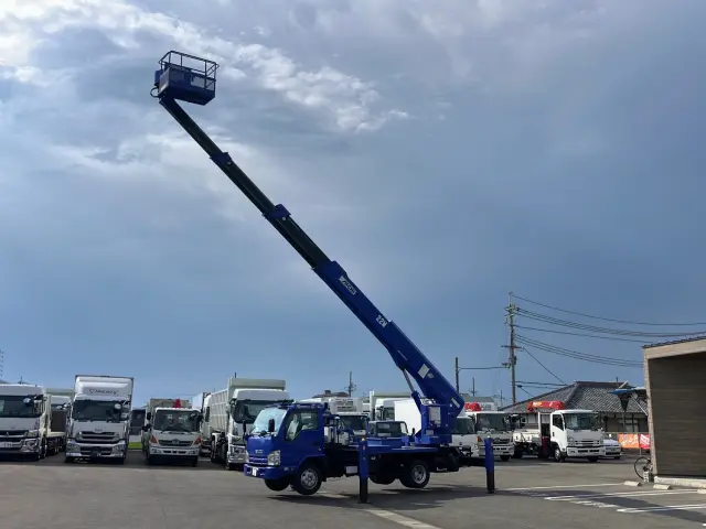 いすゞ エルフ SKG-NKR85YN(2WD)の写真1
