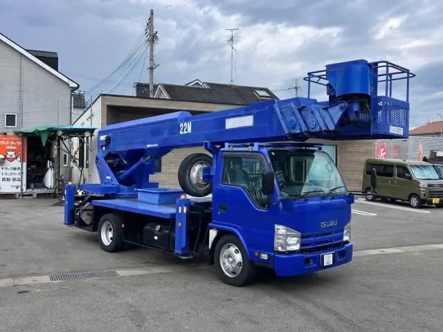 いすゞ エルフ SKG-NKR85YN(2WD)の写真2