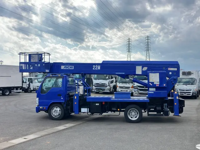 いすゞ エルフ SKG-NKR85YN(2WD)の写真5