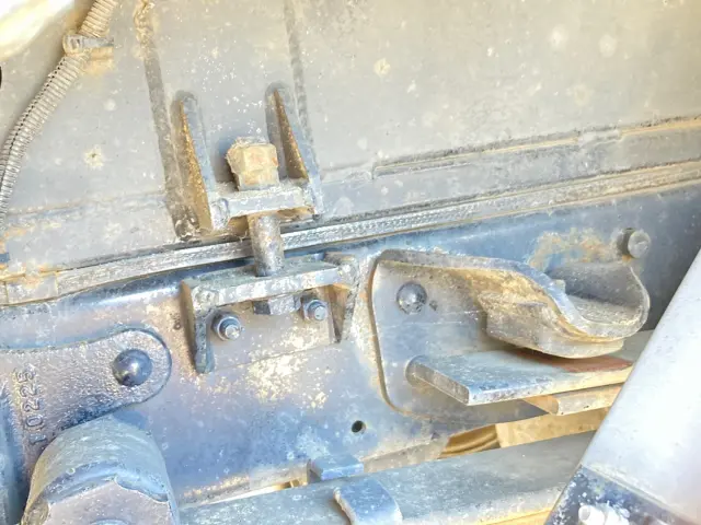 いすゞ エルフ 2PG-NKR88YN(2WD)の写真12