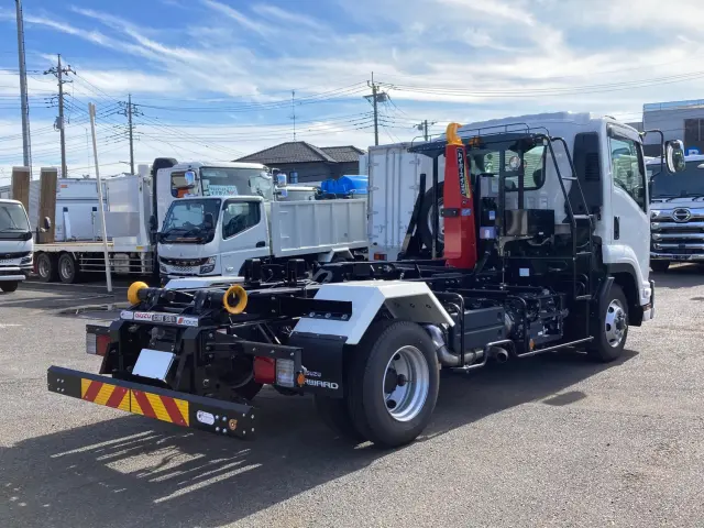 いすゞ フォワード 2RG-FRR90S4(2WD)の写真3
