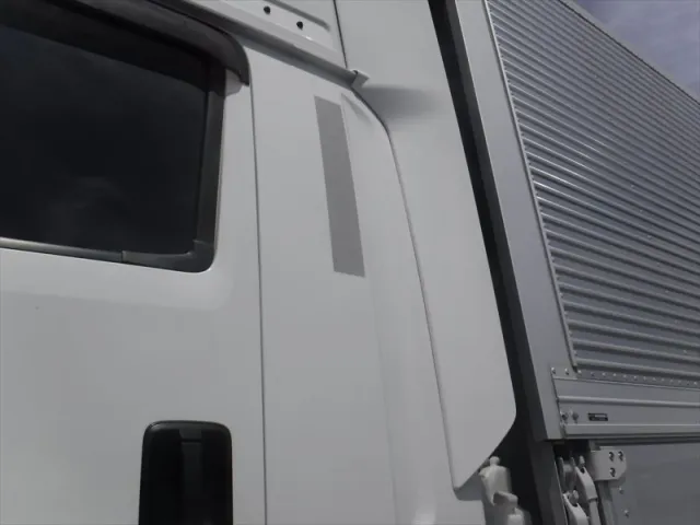 いすゞ ギガ 2PG-CYJ77D(2WD)の写真2