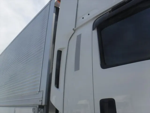 いすゞ ギガ 2PG-CYJ77D(2WD)の写真6