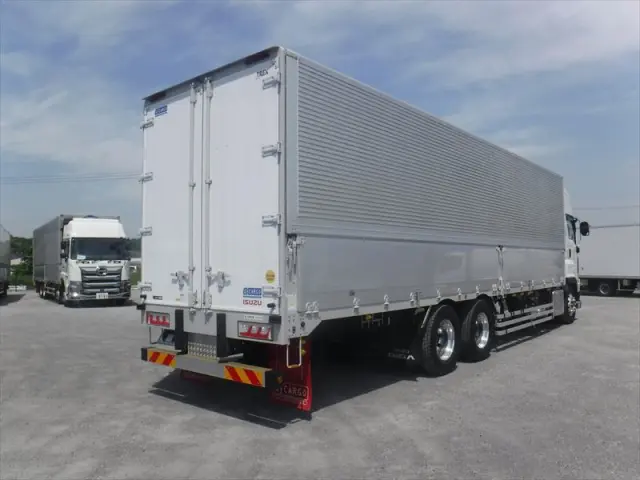 いすゞ ギガ 2PG-CYJ77D(2WD)の写真8