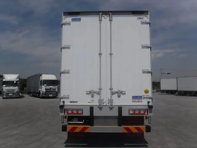 いすゞ ギガ 2PG-CYJ77D(2WD)の写真15