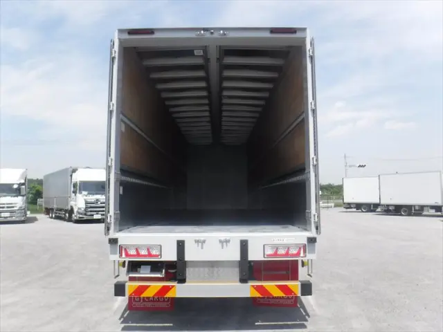 いすゞ ギガ 2PG-CYJ77D(2WD)の写真16