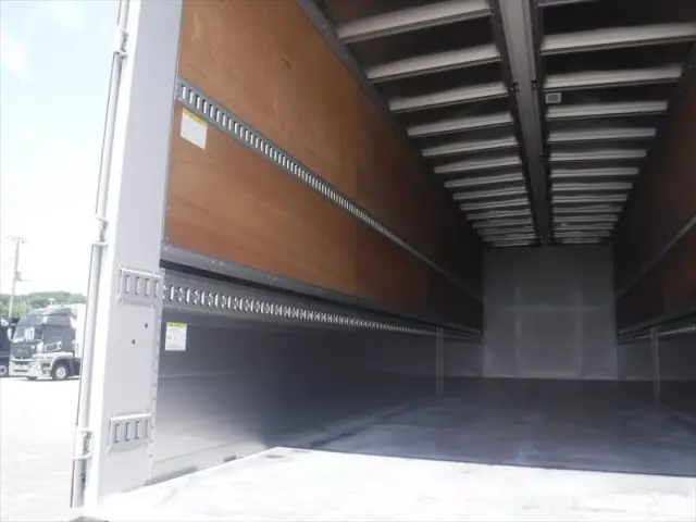 いすゞ ギガ 2PG-CYJ77D(2WD)の写真18