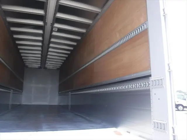 いすゞ ギガ 2PG-CYJ77D(2WD)の写真19