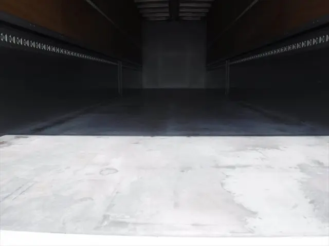 いすゞ ギガ 2PG-CYJ77D(2WD)の写真22