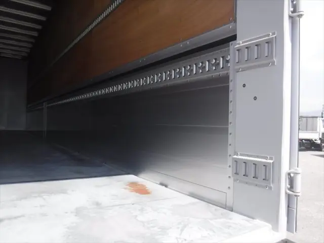 いすゞ ギガ 2PG-CYJ77D(2WD)の写真26