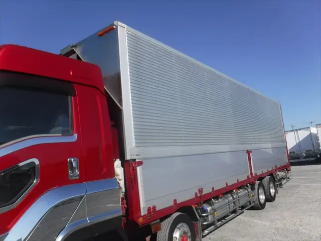 いすゞ ギガ QKG-CYJ77B(8x4)の写真3