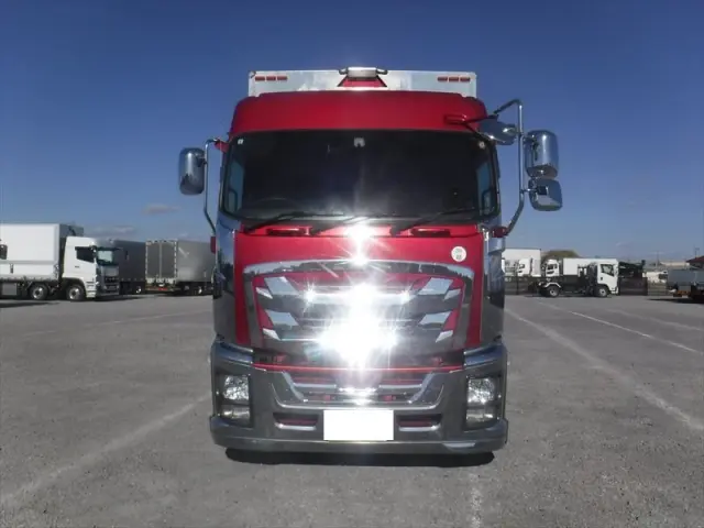 いすゞ ギガ QKG-CYJ77B(8x4)の写真4