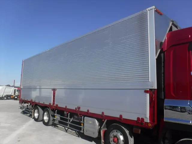 いすゞ ギガ QKG-CYJ77B(8x4)の写真6