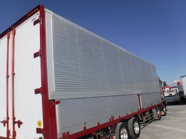 いすゞ ギガ QKG-CYJ77B(8x4)の写真10