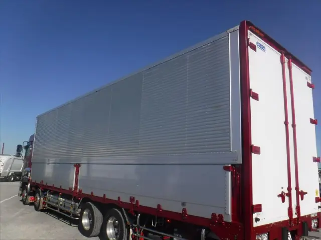 いすゞ ギガ QKG-CYJ77B(8x4)の写真15