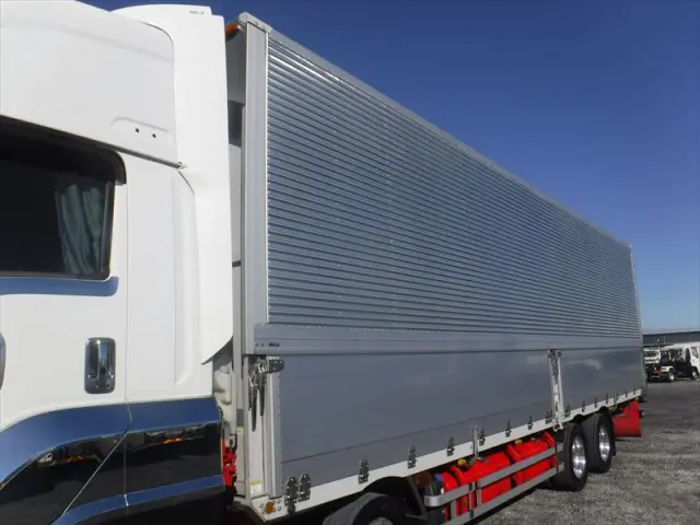 いすゞ ギガ 2PG-CYJ77C(8x4)の写真5