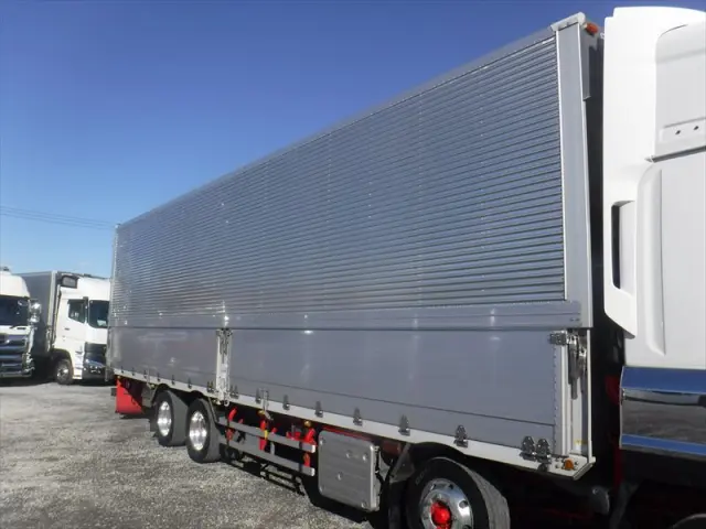 いすゞ ギガ 2PG-CYJ77C(8x4)の写真13