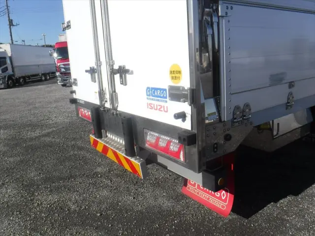 いすゞ ギガ 2PG-CYJ77C(8x4)の写真24
