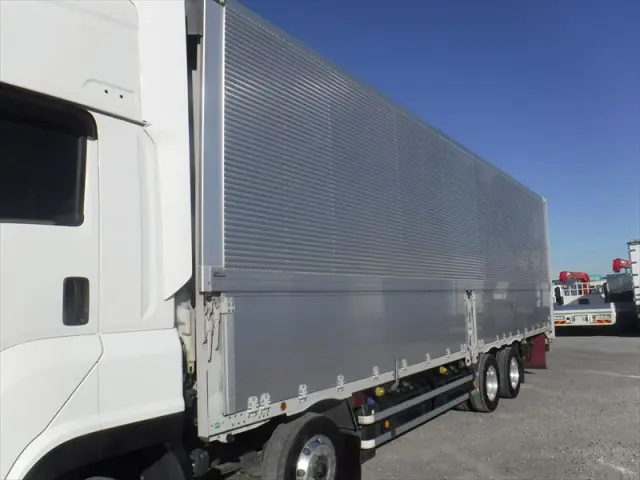 いすゞ ギガ 2PG-CYJ77C(8x4)の写真2