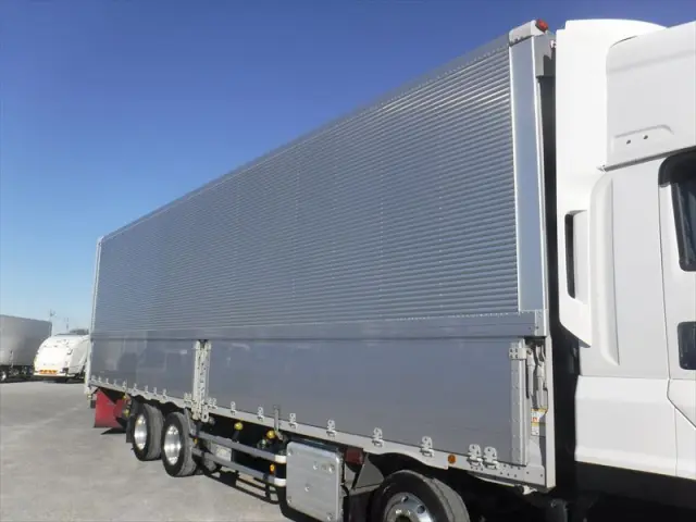 いすゞ ギガ 2PG-CYJ77C(8x4)の写真5