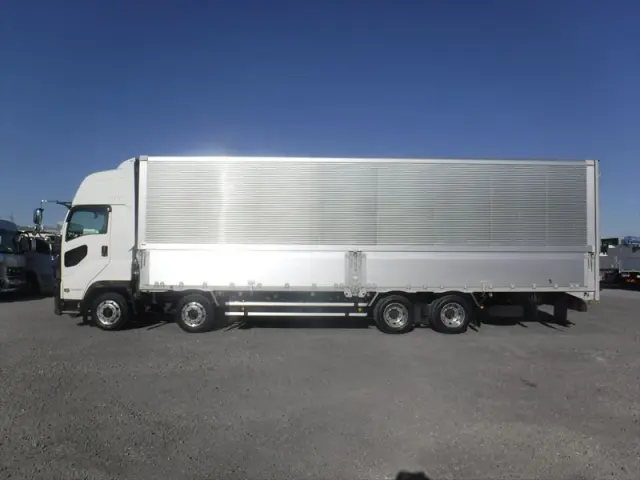 いすゞ ギガ 2PG-CYJ77C(8x4)の写真6