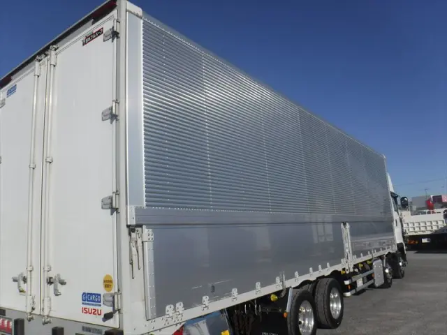 いすゞ ギガ 2PG-CYJ77C(8x4)の写真9
