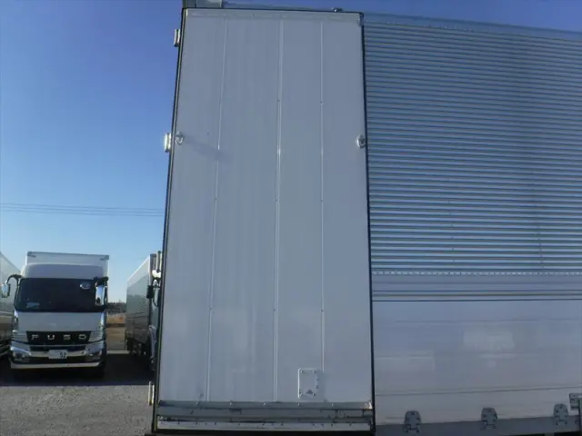 いすゞ ギガ 2PG-CYJ77C(8x4)の写真18