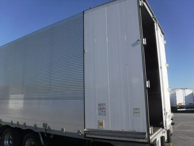 いすゞ ギガ 2PG-CYJ77C(8x4)の写真20