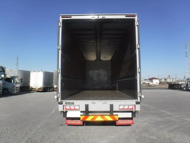 いすゞ ギガ 2PG-CYJ77C(8x4)の写真22