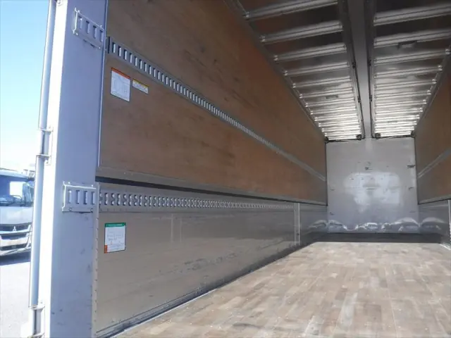 いすゞ ギガ 2PG-CYJ77C(8x4)の写真24