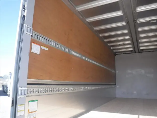 いすゞ フォワード 2RG-FRR90T2(2WD)の写真26