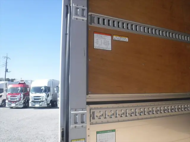 いすゞ フォワード 2RG-FRR90T2(2WD)の写真28